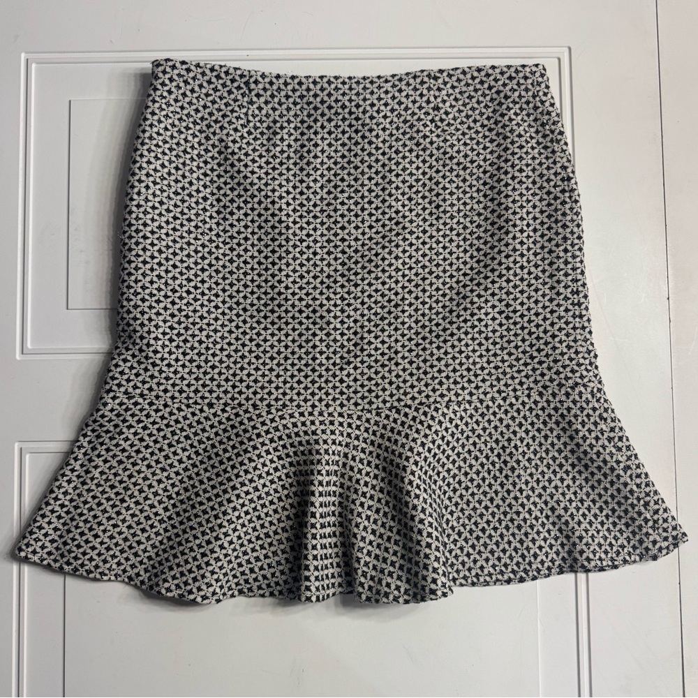 White House Black Market Wool Blend Black White Geometric Trumpet Skirt Sz 10 - Picture 7 of 7